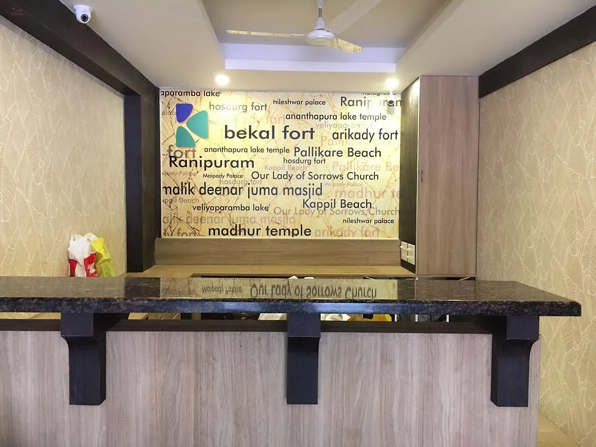 ホテル Kalluvalappil Holiday Inn Kāsaragod