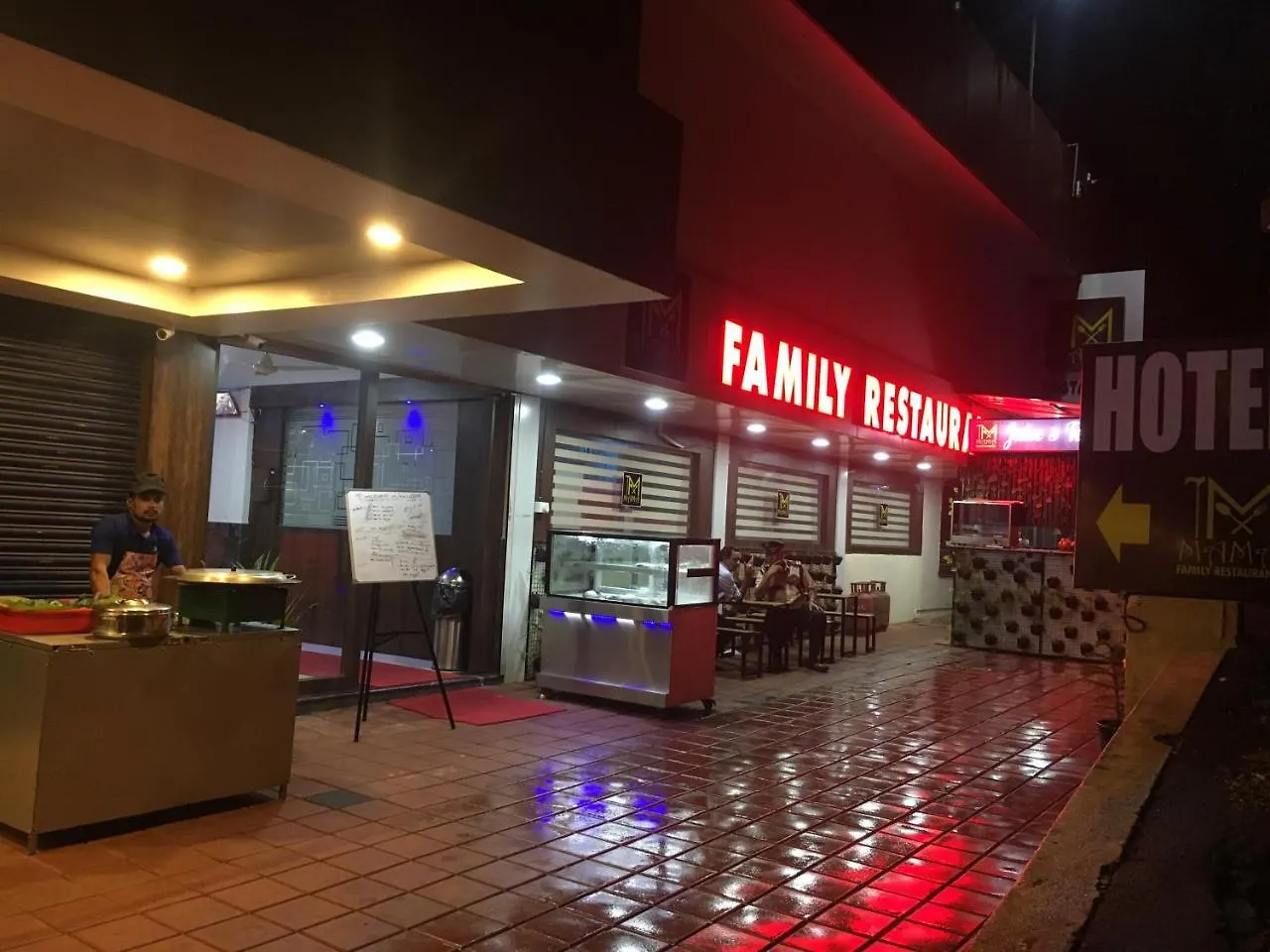 Kalluvalappil Holiday Inn Kāsaragod