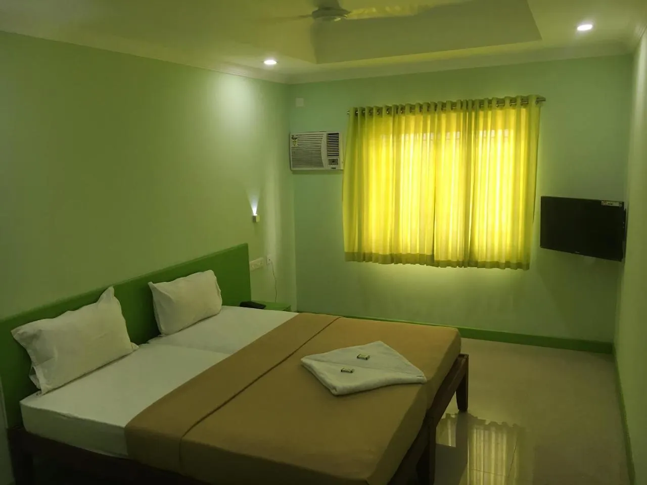Kalluvalappil Holiday Inn Kāsaragod ホテル