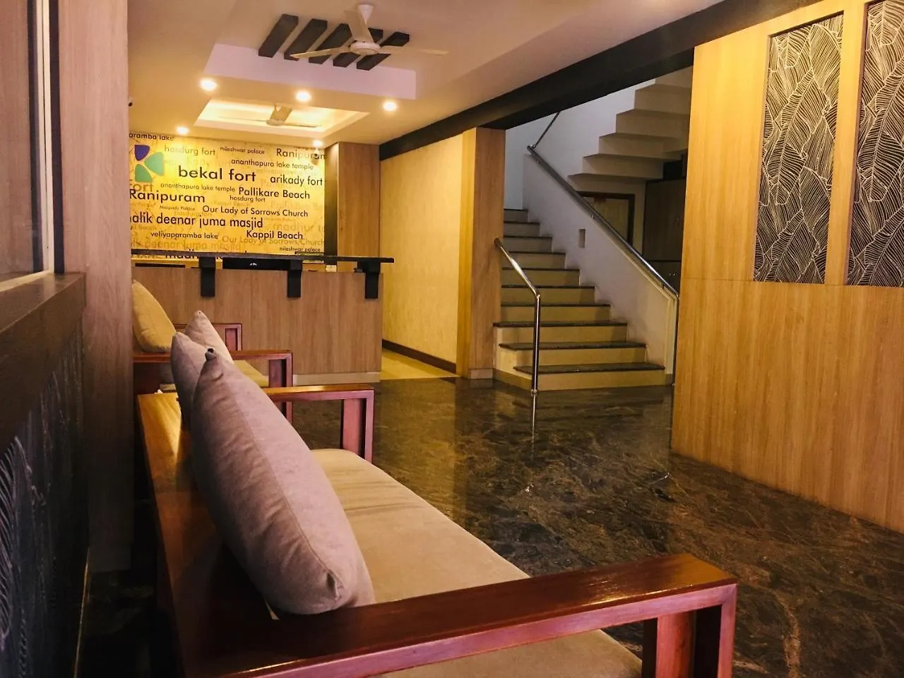 Kalluvalappil Holiday Inn Kāsaragod インド